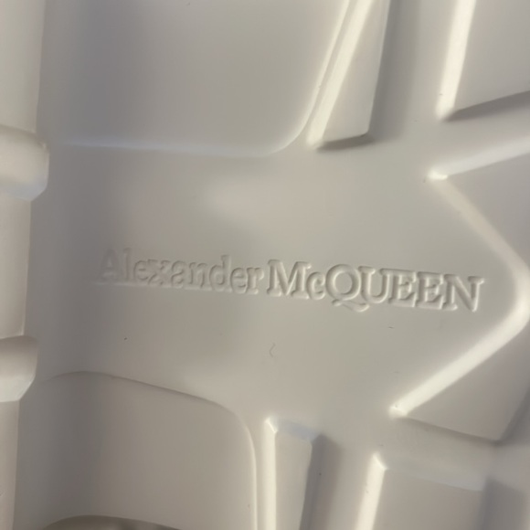 NWOB ALEXANDER MCQUEEN SLICK SNEAKERS 40/8.5 - Picture 4 of 9